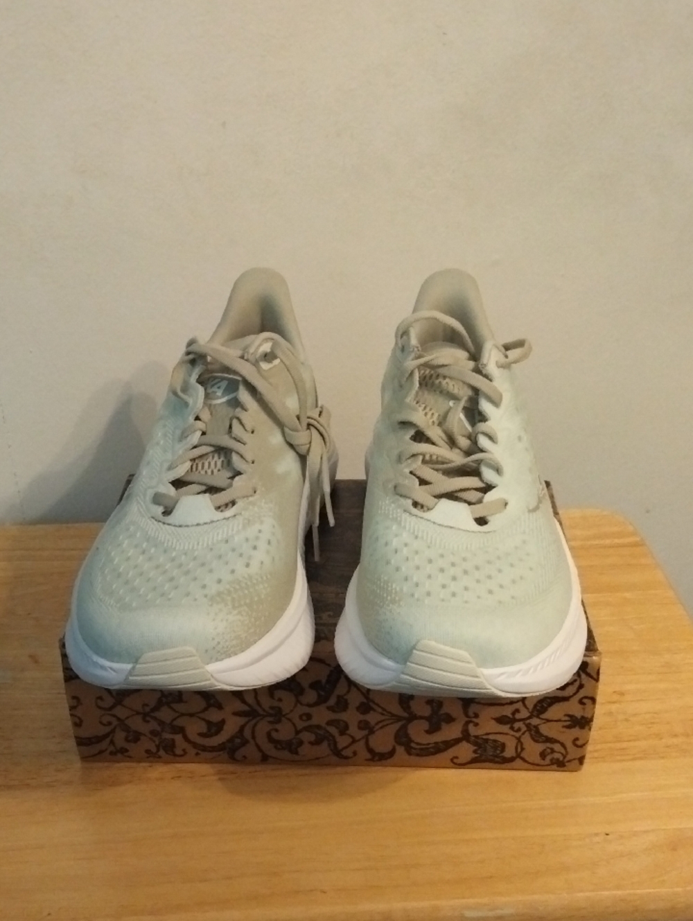 New Hoka Women's Running Shoes in Sage Green Size 11